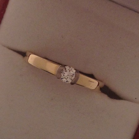 /products/anillo-de-compromiso-oro-amarillo-de-14k-2-3-grms-con-un-diamante-corte-brillante-de-18-puntos/